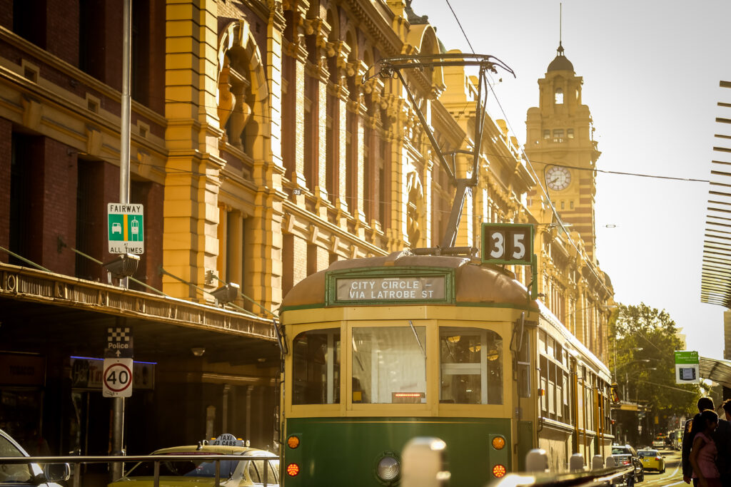 Planning a Trip to Melbourne. Running tram, Melbourne