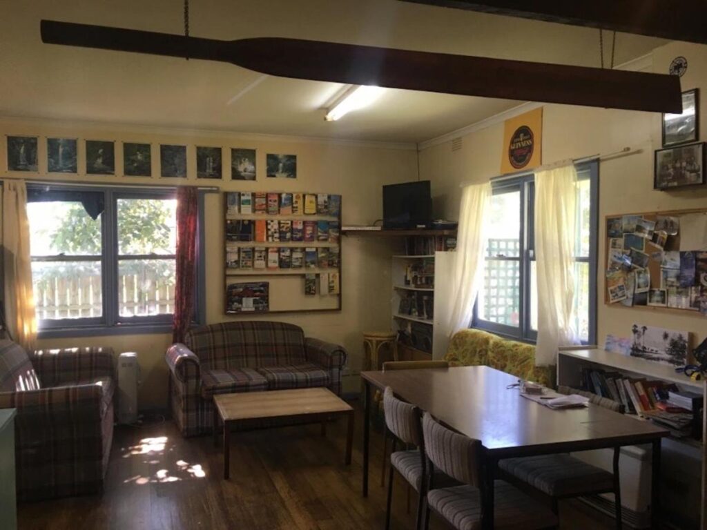 Common area where travellers socialise and hang out at Apollo Bay Backpackers
