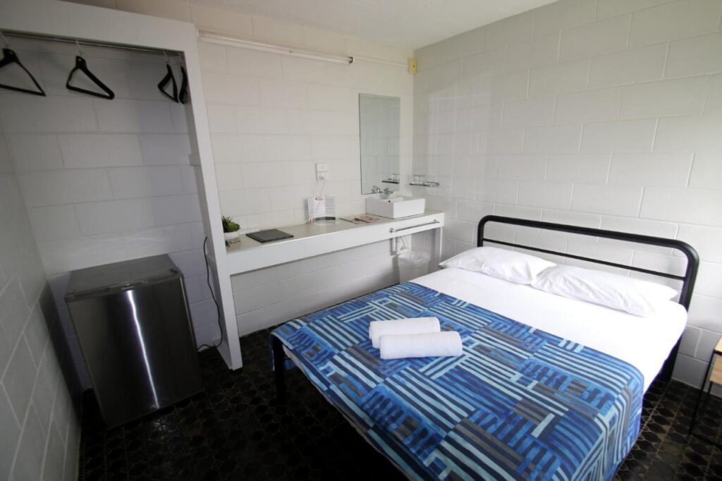 Private room with kitchenette and clean fresh blue bed linen for a welcoming stay at Cstay Guest House on Magnetic Island