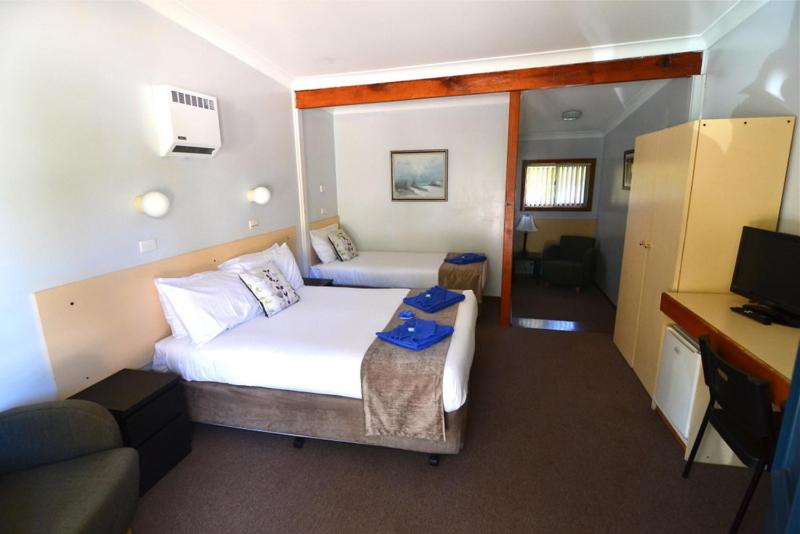 Private double room with amenities at Narooma Motel