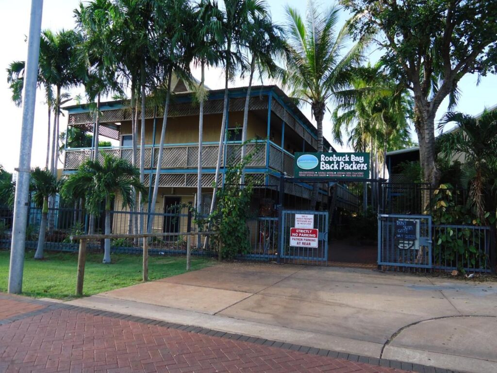 Street view of the location and front of the hostel at Roey Backpackers & Party Bar