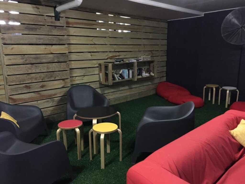 Lounges and stools to sit at the onsite bar at Maxmee Backpackers Resort