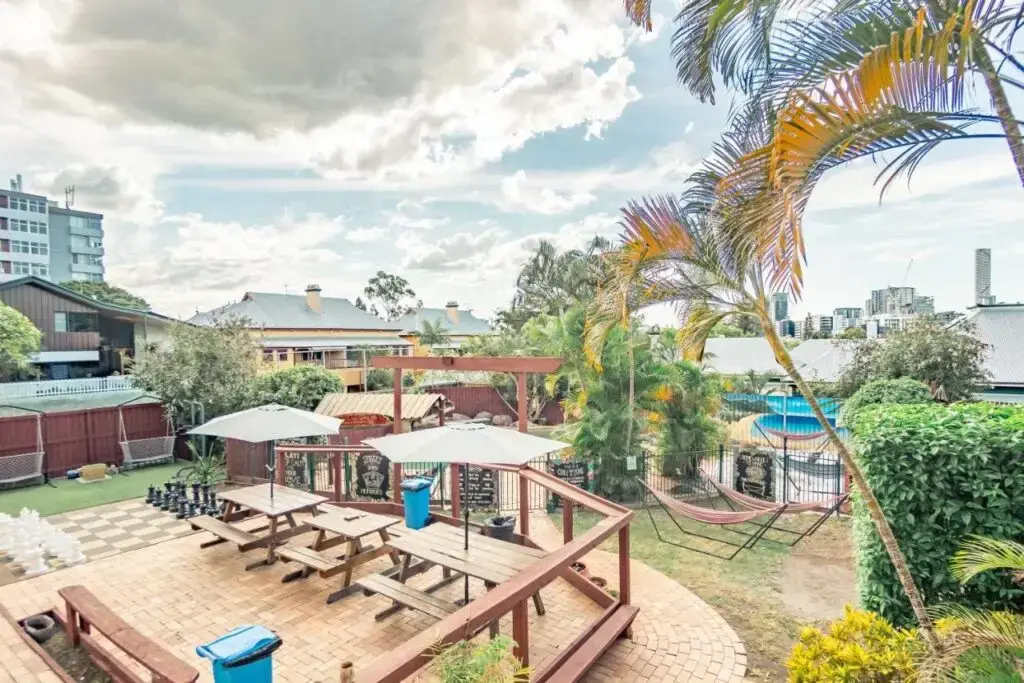 There are lots of things to do with fellow travellers, including a swimming pool, a giant game of chess, BBQ'a and places to socialise while at Somewhere To Stay Backpackers