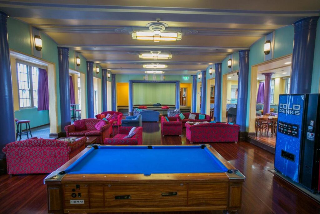 A large spacious lounge room with plenty of sofa space and a pool table at YHA Blue Mountains Katoomba